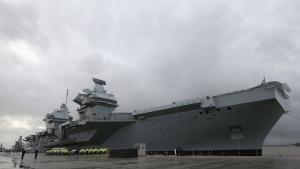 Кралица Елизабет II самолетоносач