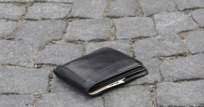 Полицията в Пловдив издирва мъж намерил портфейл с над 1500