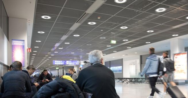 180 българи са блокирани на летище Чампино в Рим Полетът