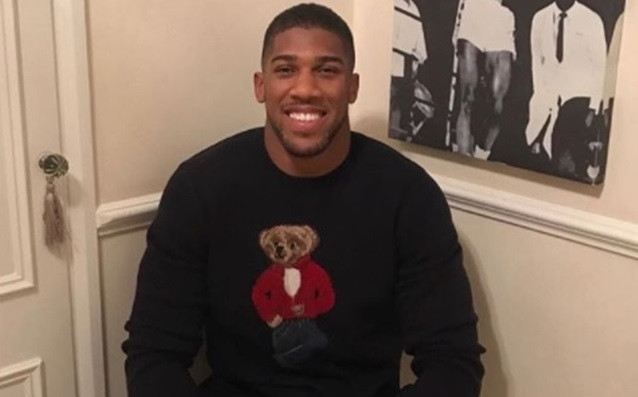 Световният шампион по бокс за професионалисти Антъни Джошуа сподели коледното