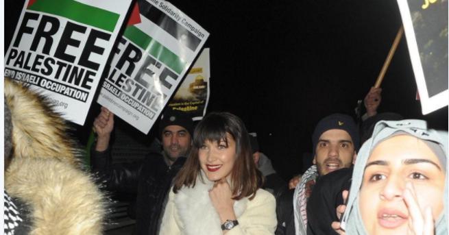 Американският модел Бела Хадид изненада протестиращи в Лондон миналия петък