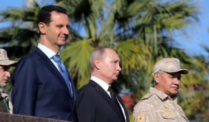 Рският президент Владимир Путин заедно със сирийския президент Башар Асад в руската база  "Хмеймим" в Сирия, декември 2017 г.