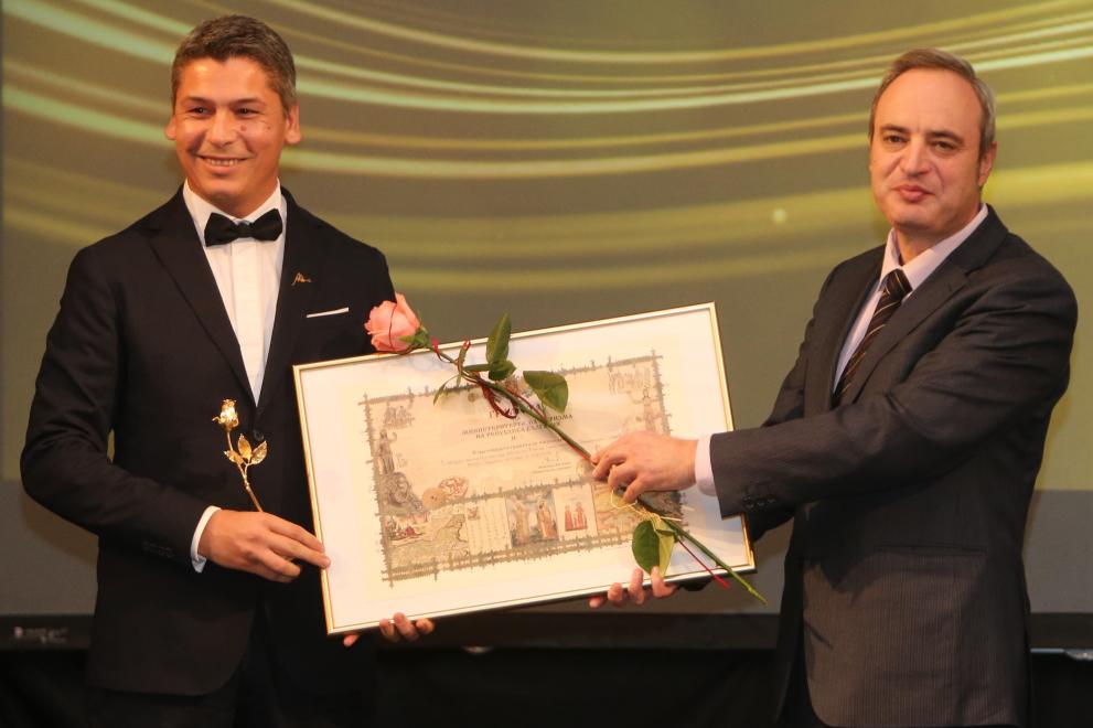 Спортният мениджър на Албена Руслан Йорданов получава наградата от Министерство на туризма