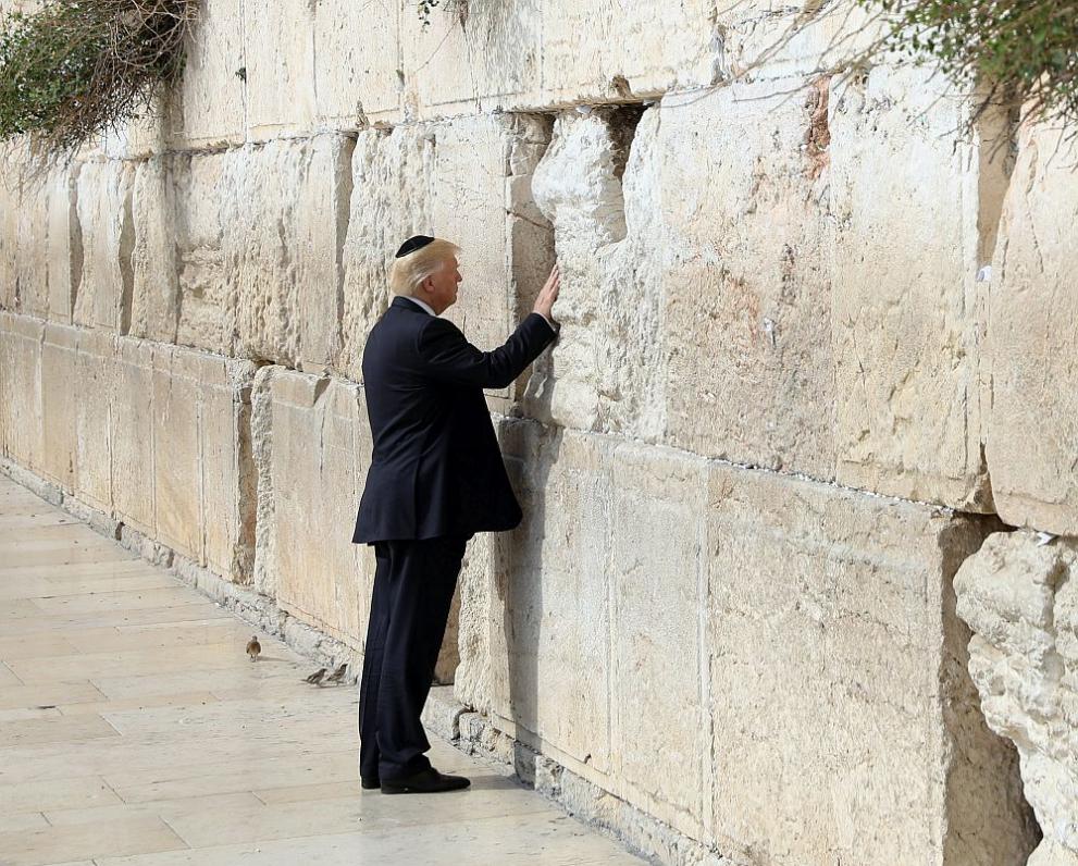 Доналд Тръмп стана първият действащ президент на САЩ, посетил Стената на плача в Стария град на Ерусалим