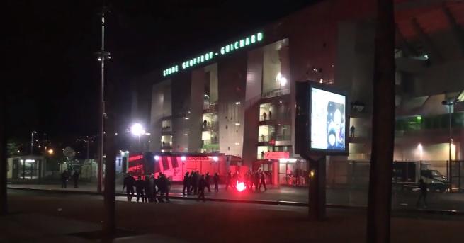Сблъсъци избухнаха между футболни фенове и жандармерия на стадиона Жофроа Гишар