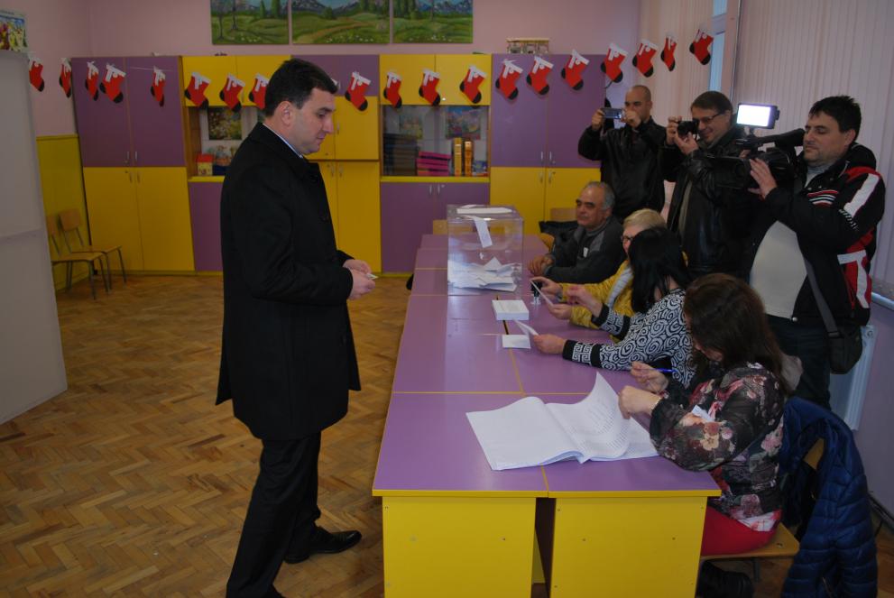Кметът на Генерал Тошево Валентин Димитров гласува в днешния референдум против добива на природен газ в общината