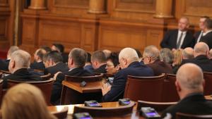 парламент депутати