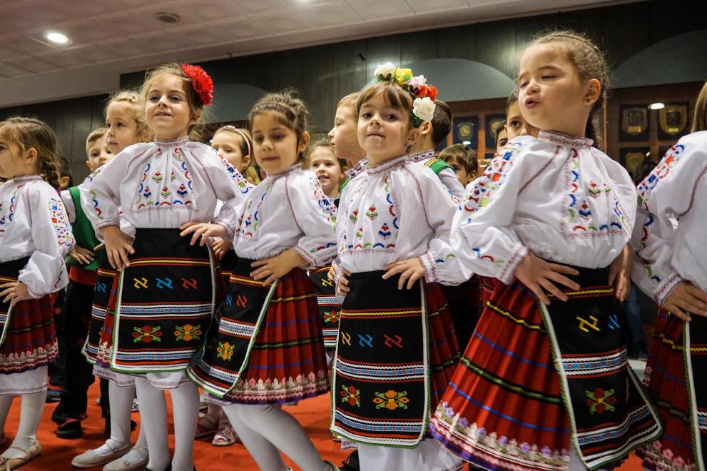 Коледари станаха полазници в Община Варна