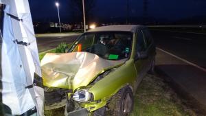 Жена се заби в билборд на бензиностанция