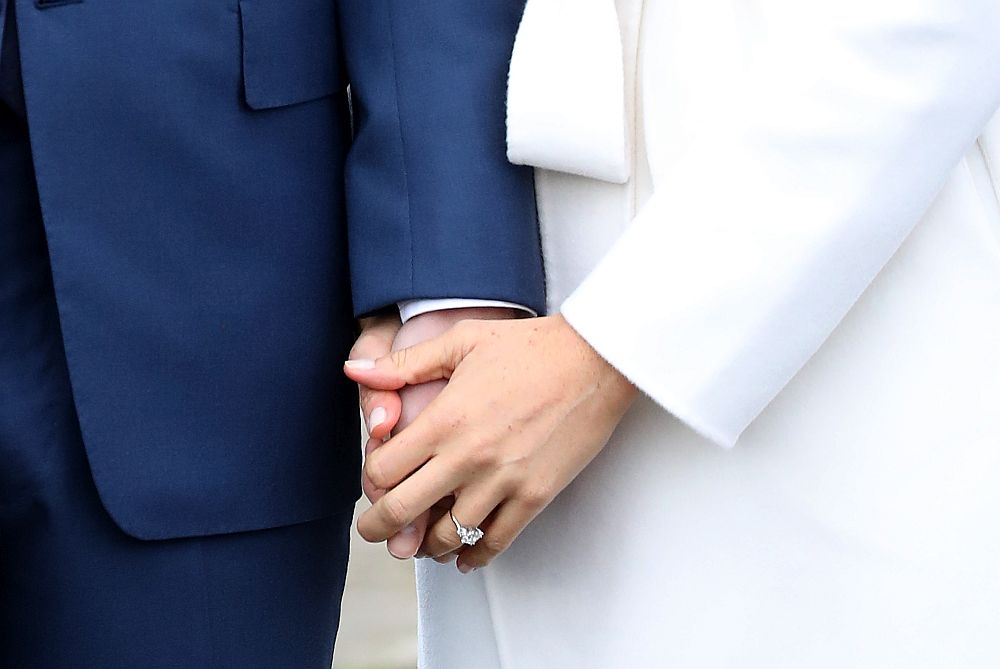Принц Хари и американската актриса Меган Маркъл обявиха годежа си през декември, а сватбата ще е през май догодина.