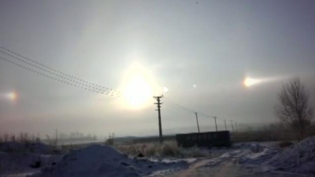 Три „Слънца” изгряха в небето над Китай (ВИДЕО)