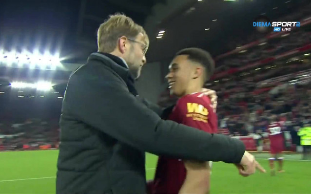 Мениджърът на Ливърпул Юрген Клоп определено демонстрира празнично настроение след