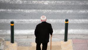 възрастен човек улица