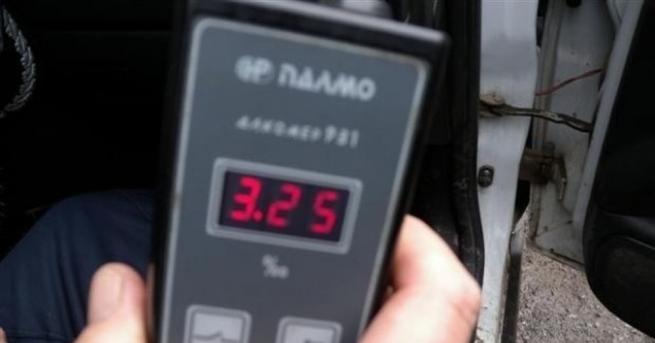 Мъртво пиян шофьор с отнета книжка е бил засечен в