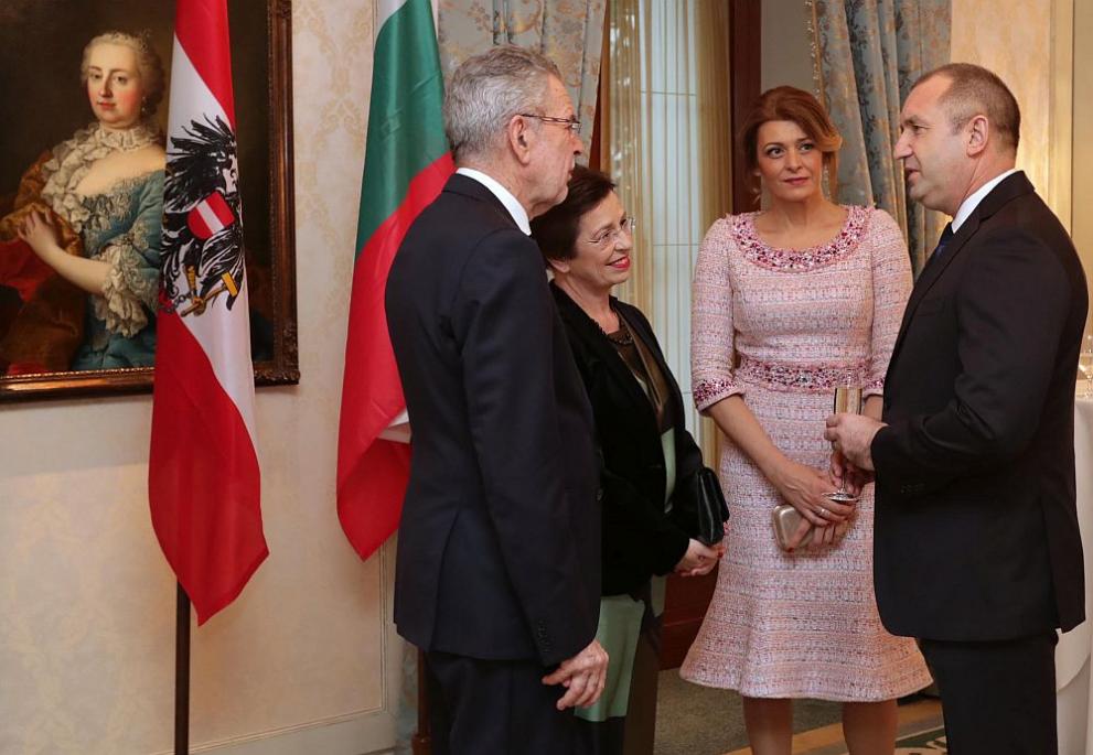 Президентът Румен Радев и съпругата му във Виена