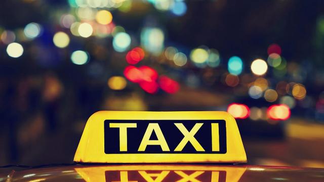 Пиян мъж взел такси, пътувал през три държави
