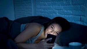 Използването на смартфона вечер причинява безсъние