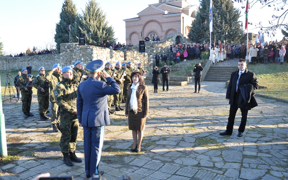 Председателят на Народното събрание Цвета Караянчева прие строя на 68-ма бригада "Специални сили".
