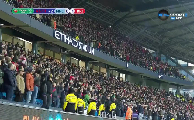 Близо 8000 фена пристигнаха от Бристол в Манчестър за двубоя