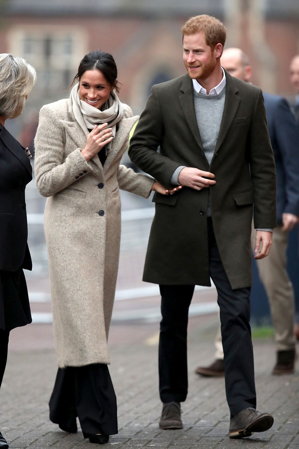 Принц Хари и бъдещата му съпруга Меган Маркъл очароваха хората при появата си в южната част на Лондон