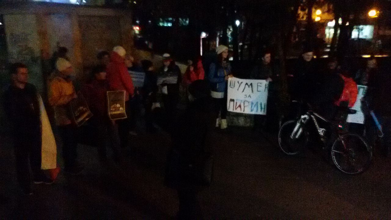 Двадесетина шуменци се включиха в подкрепа на Пирин