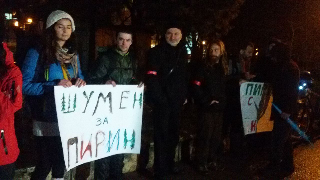 Двадесетина шуменци се включиха в подкрепа на Пирин