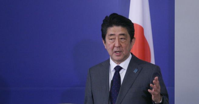 Японският премиер Шиндзо Абе осъди решително нападението с нож срещу
