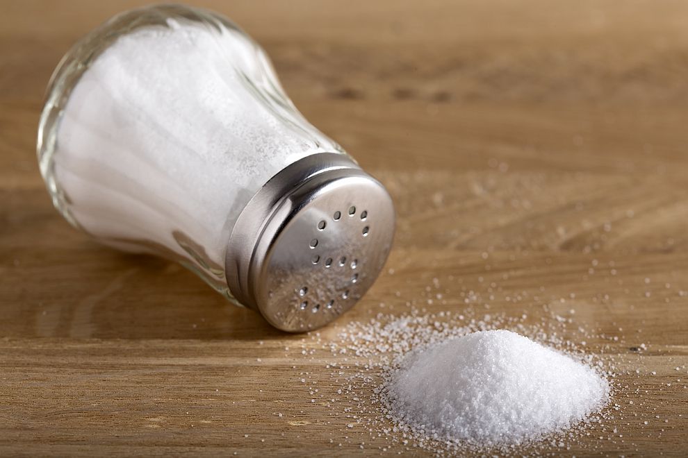 Световната здравна организация препоръчва да консумираме не повече от 5 грама сол в денонощието