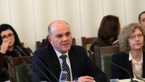 министърът на труда и социалната политика Бисер Петков