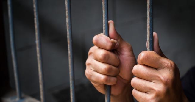 Защитник на правата на децата влезе в затвора за изнасилване