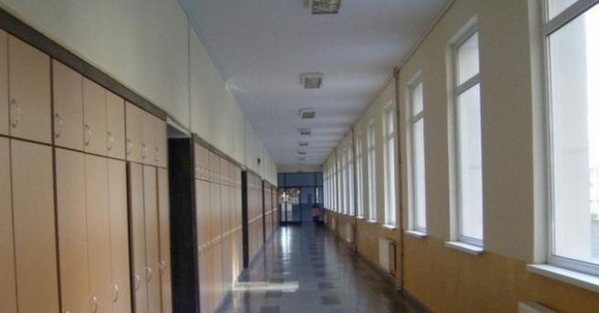 Образователният министър Красимир Вълчев очаква есента половината ученици от първи