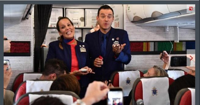 Папа Франциск бракосъчета днес стюард и стюардеса на борда на