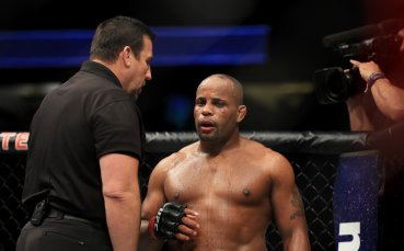 Даниел Кормие срещу Дерик Люис след по-малко от месец в UFC 230