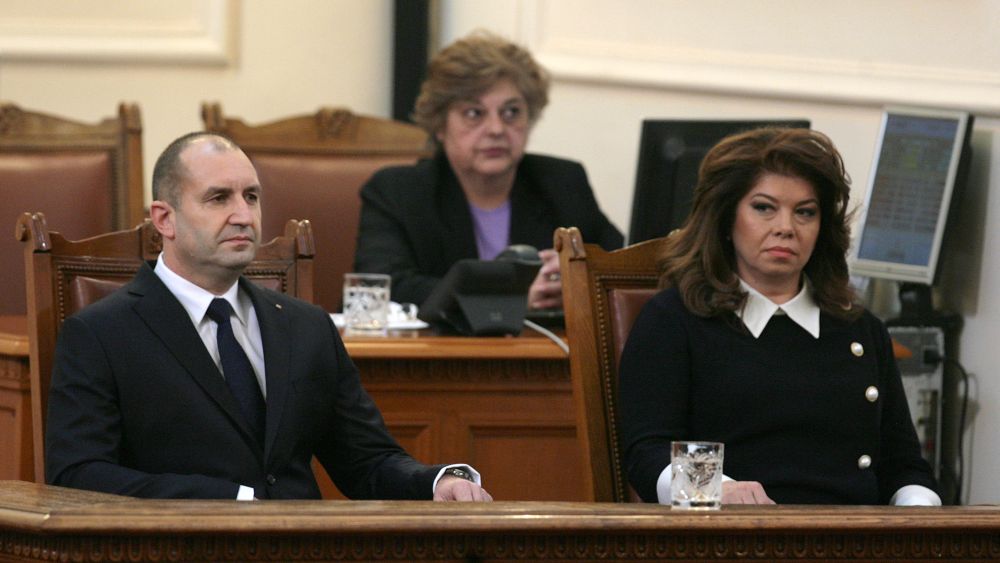 Президентът Румен Радев и вицепрезидентът Илияна Йотова по време на церемонията им за полагане на клетва.