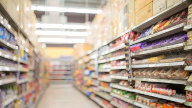Уволниха робот продавач, не се справял