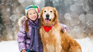 зима дете сняг