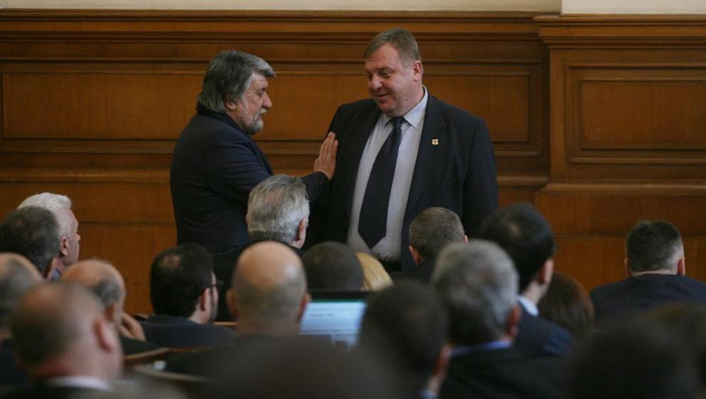 Вицепремиерът и министър на отбраната Красимир Каракачанов и депутатът от ГЕРБ Вежди Рашидов