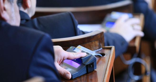 Народните представители гласуват днес програмата за модернизацията на армията ни