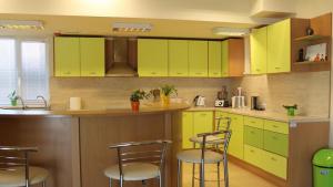 Център за настаняване от семеен тип за деца и младежи