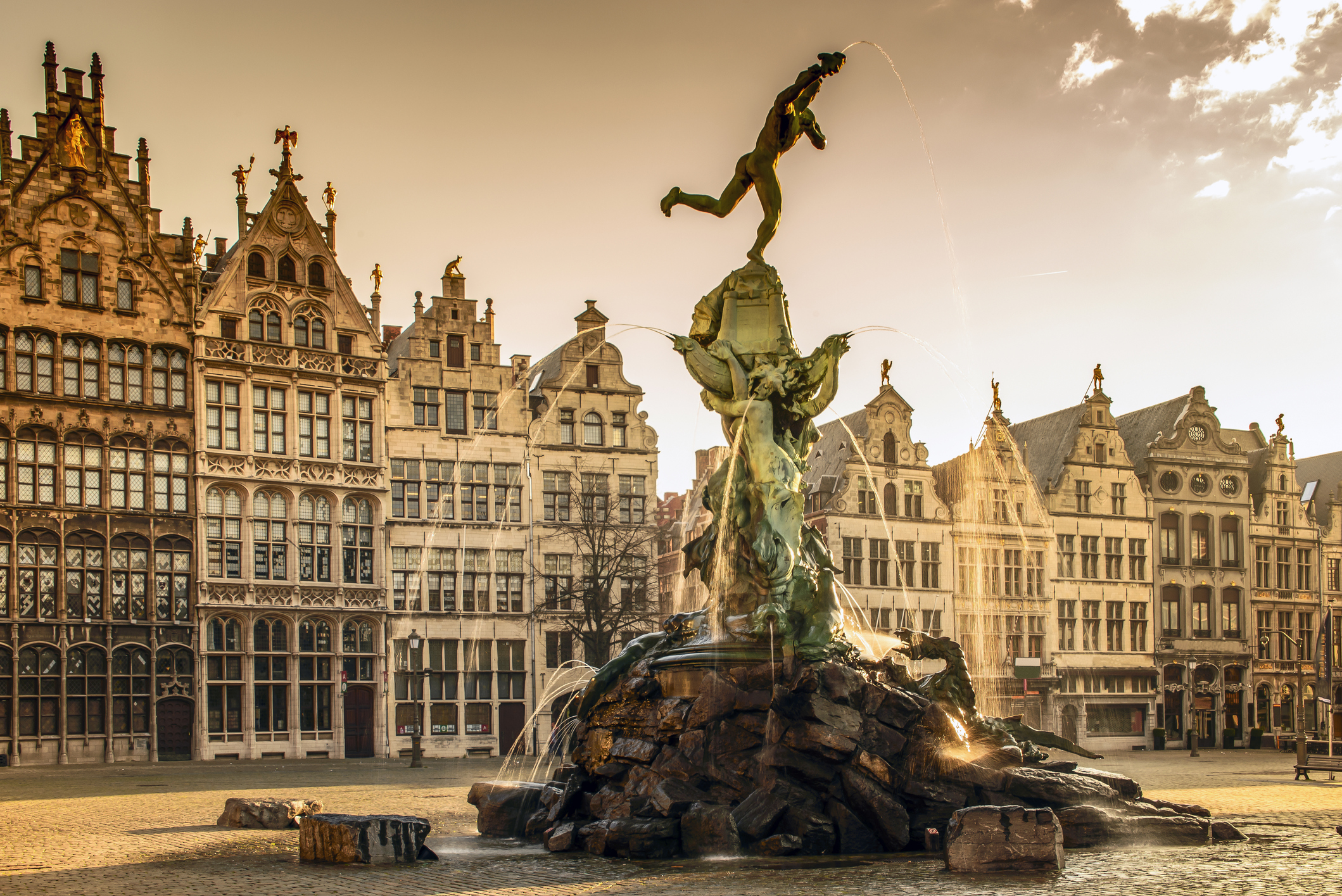 <strong>6. Антверпен, Белгия</strong><br>
<br>
Някога най-големият град в Северна Европа, днес Атверпен е една от най-добре пазените тайни на този регион. Неофициалната столица на Фландрия е пълна с исторически съкровища и приютява изкуство и дизайн от световна класа.