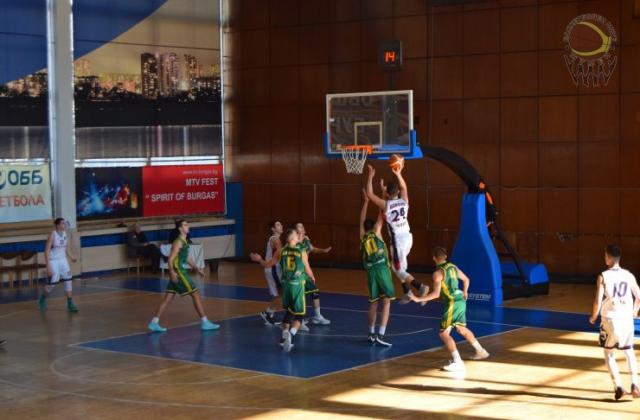 Шансовете за второто място остават