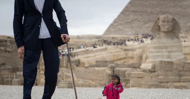 Най високият мъж в света турчинът Султан Кьозен 2 51 метра се