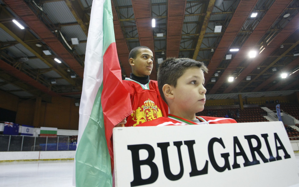 Втора победа за българските хокеисти на Световното първенство