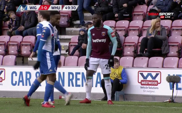 Играчът на Уест Хем Артур Масуаку се прояви по невероятно