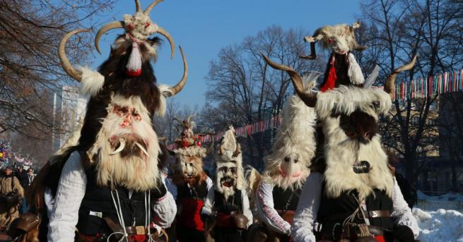 В България 13 и януари преминава под знака на зимния фолклорен