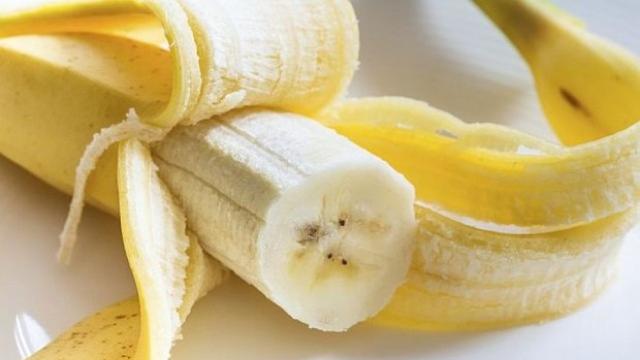 Нова мода в TikTok: Кора от банан вместо ботокс