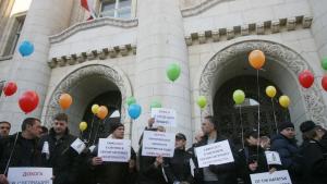 протест надзиратели