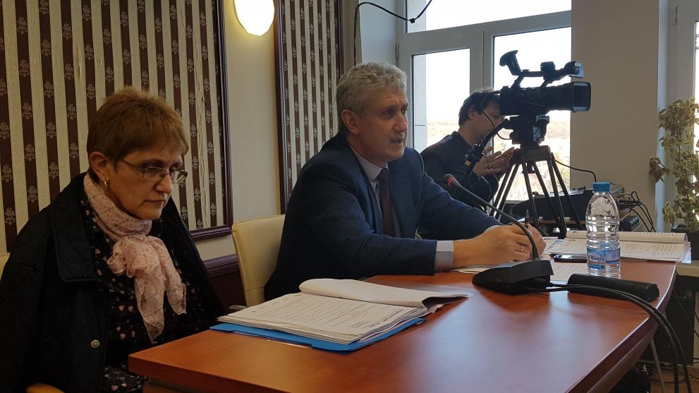 Секретарят и кметът на Мездра