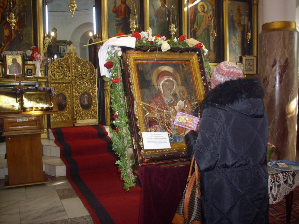 Чудотворната икона на Богородица Одигитрия Байталска гостува и на добричлии в храм Св.Георги.