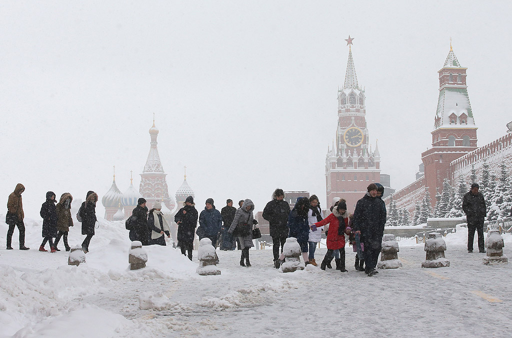 Обилен снеговалеж в столицата на Русия - Москва